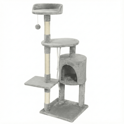 Arbre à chat gris en peluche avec plateformes, niche et poteaux en sisal sur fond blanc