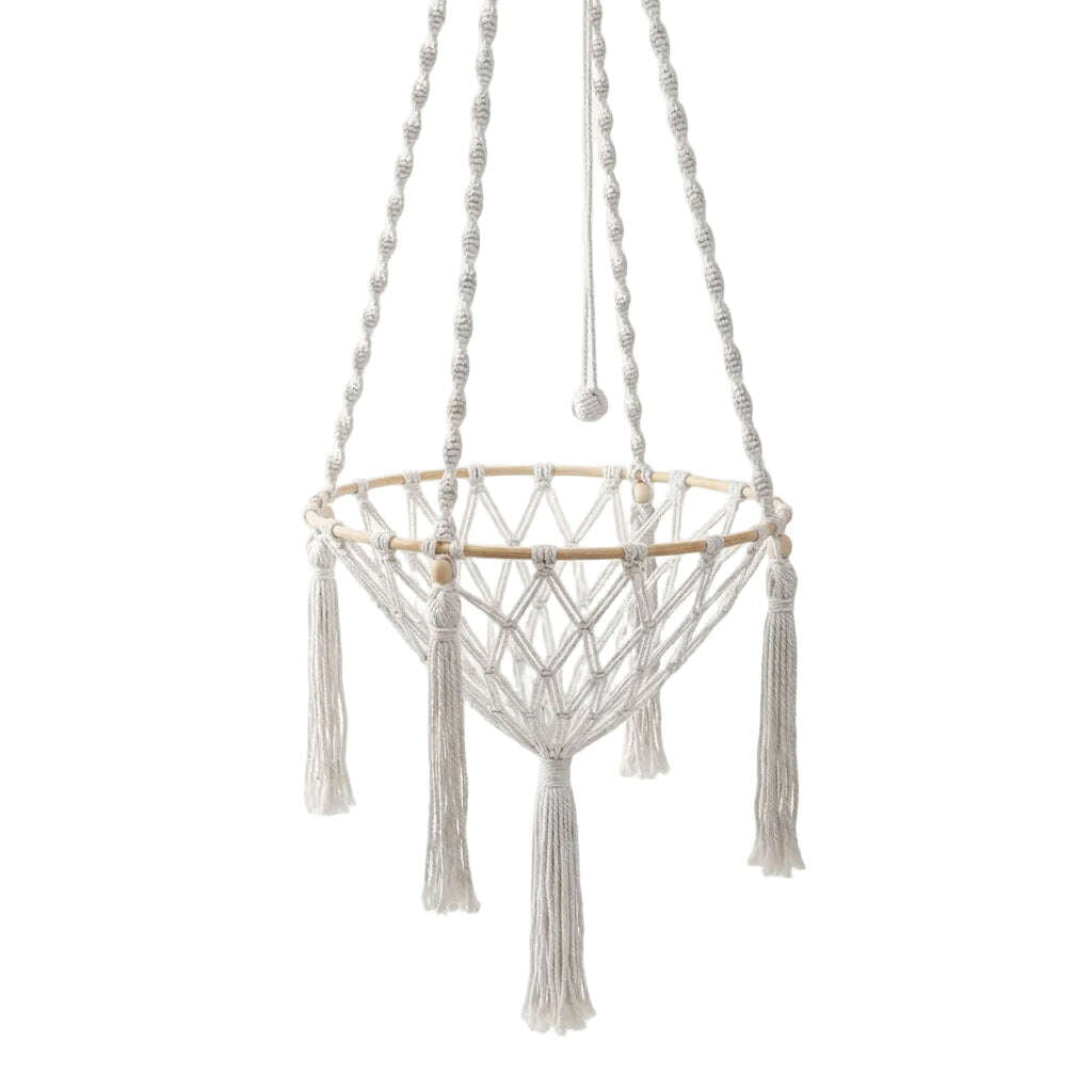 Hamac suspendu en macramé blanc cassé avec cerceau en bois, quatre cordons torsadés et longues franges