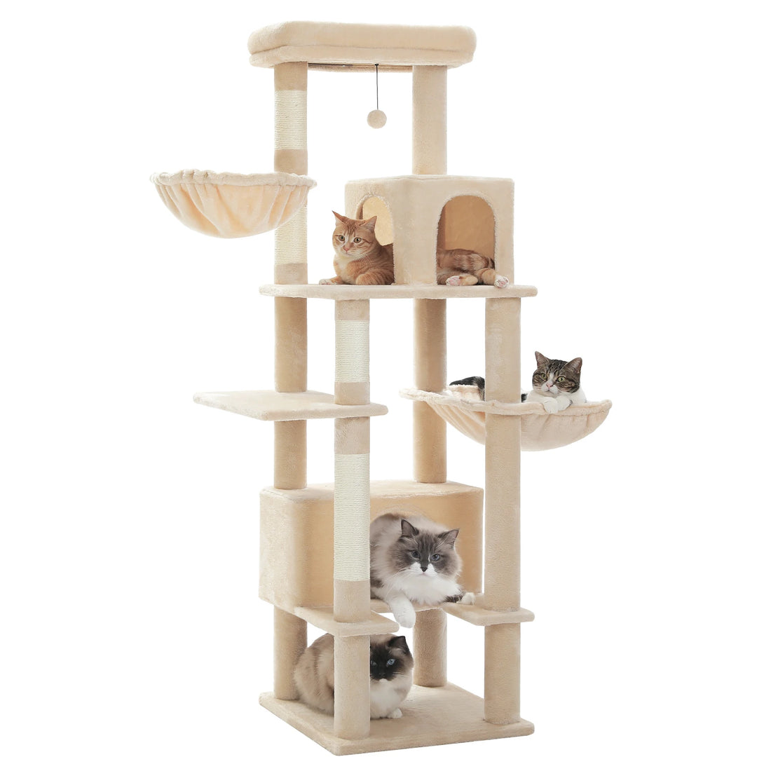 Arbre à chat beige avec quatre chats : un roux dans la niche haute, un tigré au hamac et deux au niveau bas