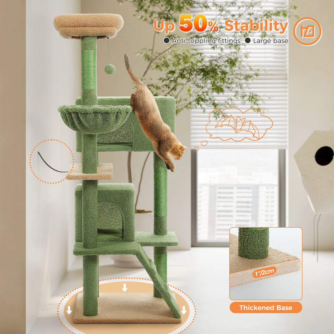 Chat roux qui saute depuis le hamac d'un arbre à chat vert, avec détail de la base épaisse de 2 cm