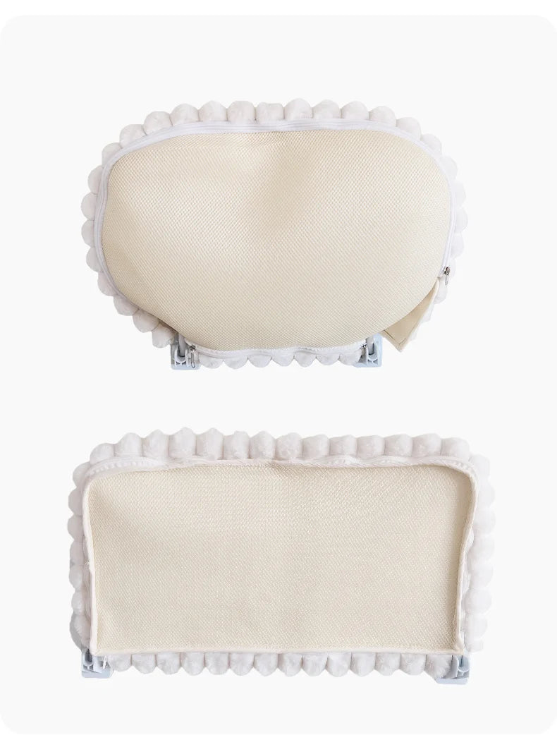 Dessous du hamac pour chat : fond en tissu maille beige, fermeture éclair et housse en peluche blanche à pompons