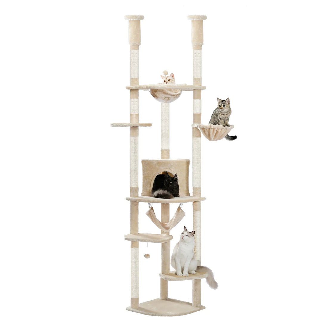 Arbre à chat beige de sol à plafond avec quatre chats : un dans le hamac du haut, un sur le panier, un dans la niche