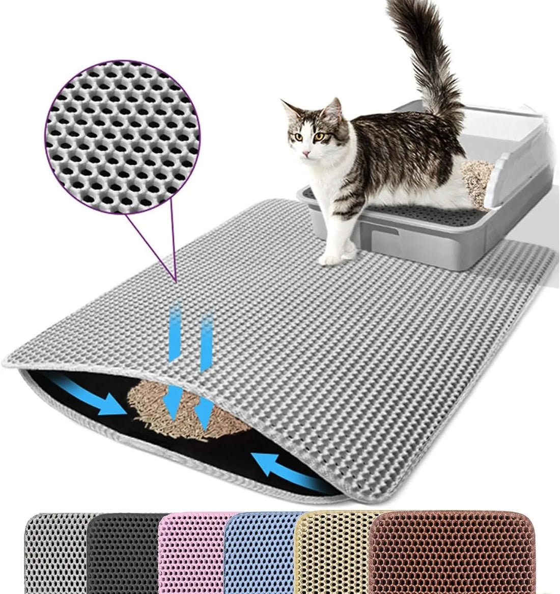 Tapis de litière gris à alvéoles, chat tigré sortant du bac, litière filtrée dans la couche du dessous