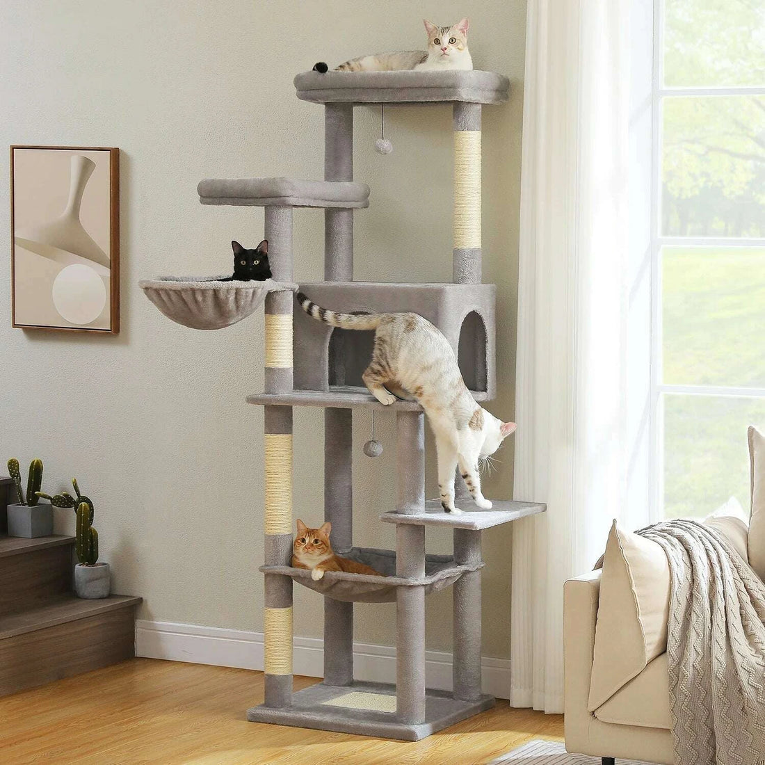 Arbre à chat gris en intérieur avec base élargie de 2,4 cm d'épaisseur et encart sur la double stabilité