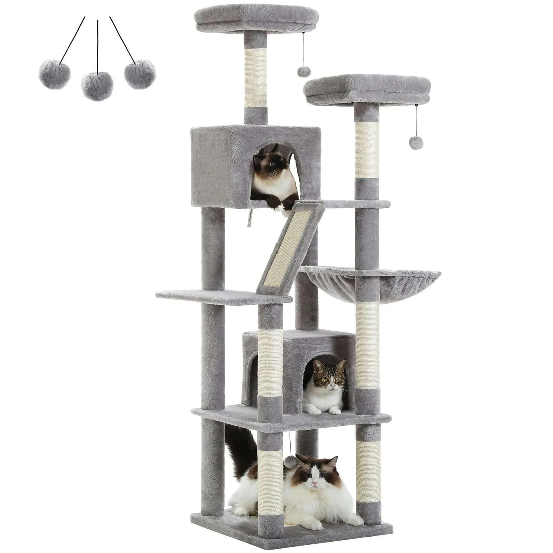 Arbre à chat gris clair multi-niveaux avec deux paniers, hamac, rampe griffoir et trois chats installés dessus