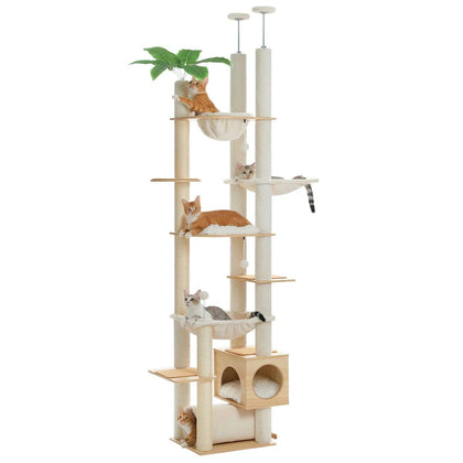 Arbre à chat en bois clair sur pied du sol au plafond, hamacs, niche cube et chats orange et tigré