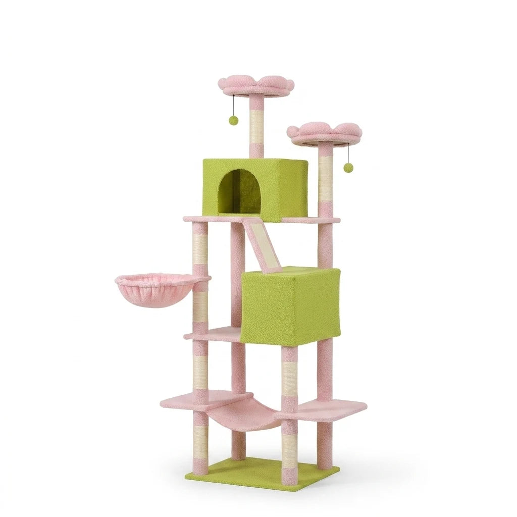 Arbre à chat rose et vert pomme sur fond blanc, avec deux plateaux en fleur, niches vertes, panier suspendu et rampe