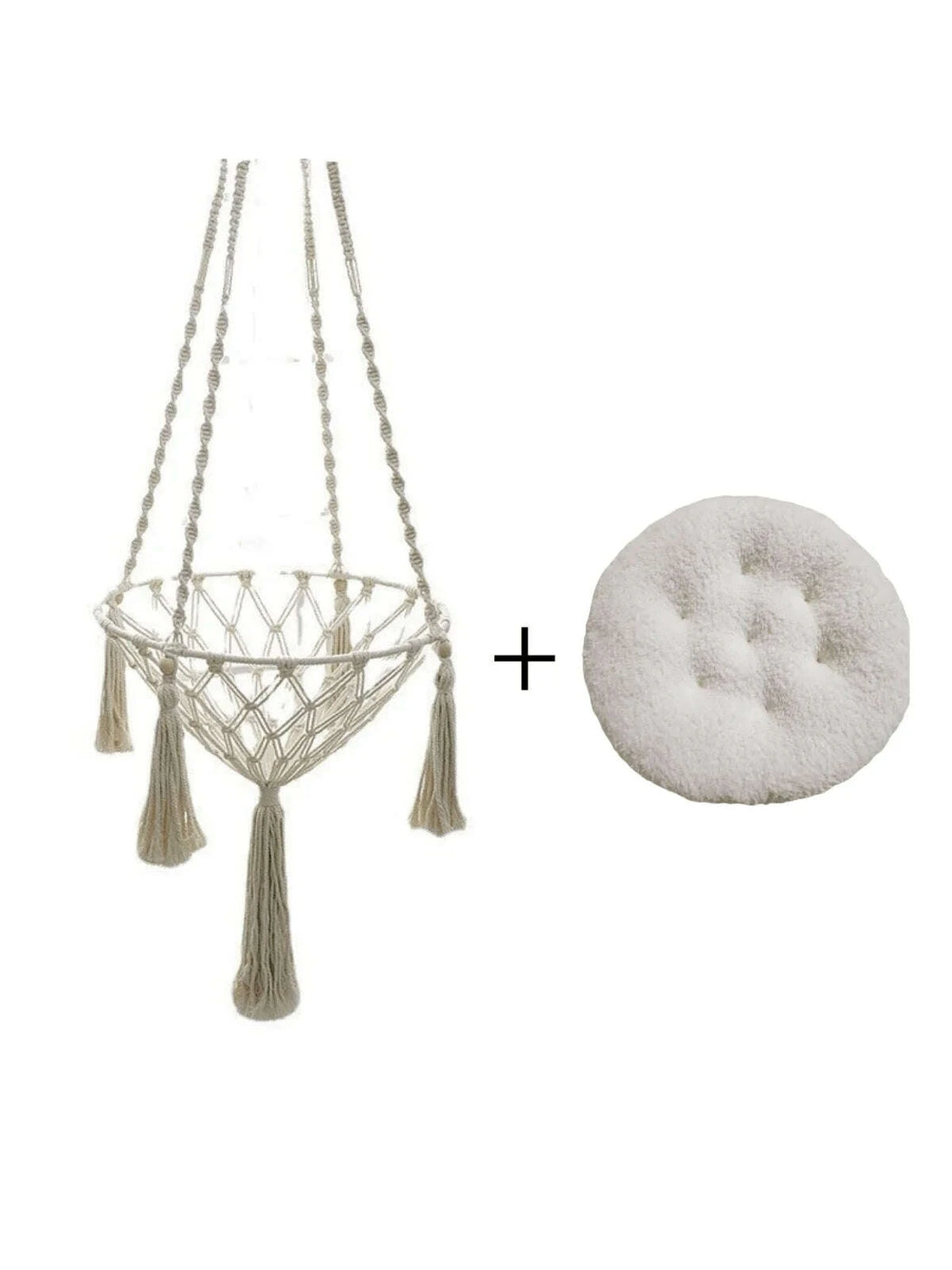 Hamac en macramé à franges accompagné de son coussin rond en tissu bouclé blanc, vendus ensemble