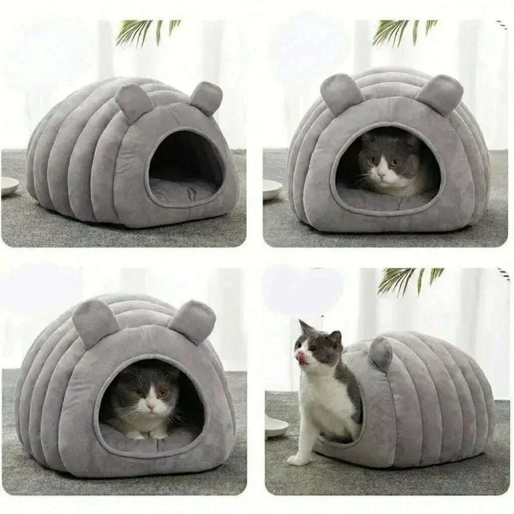 Quatre vues du couchage igloo gris : entrée vide, chat gris et blanc à l'intérieur et chat assis devant