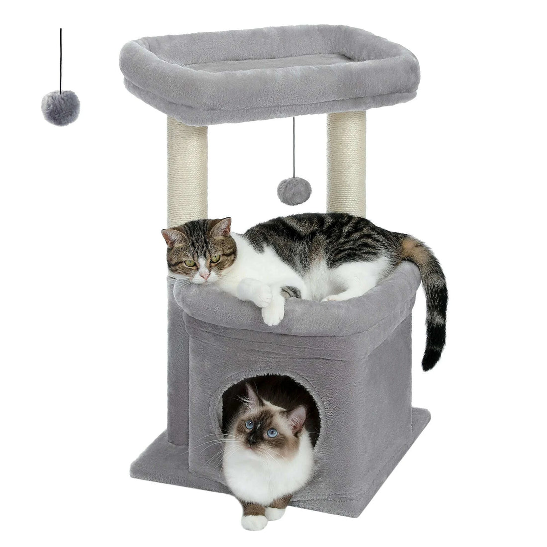 Griffoir sur pied gris clair avec deux poteaux en sisal, deux pompons et deux chats installés