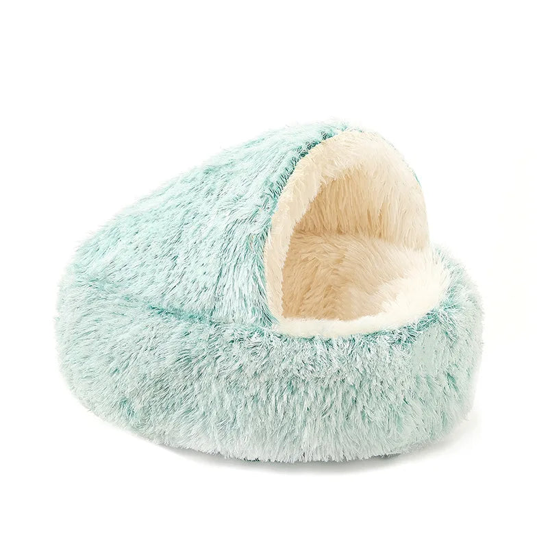 Couchage douillet vert menthe en peluche, ouverture arrondie et doublure crème, sur fond blanc