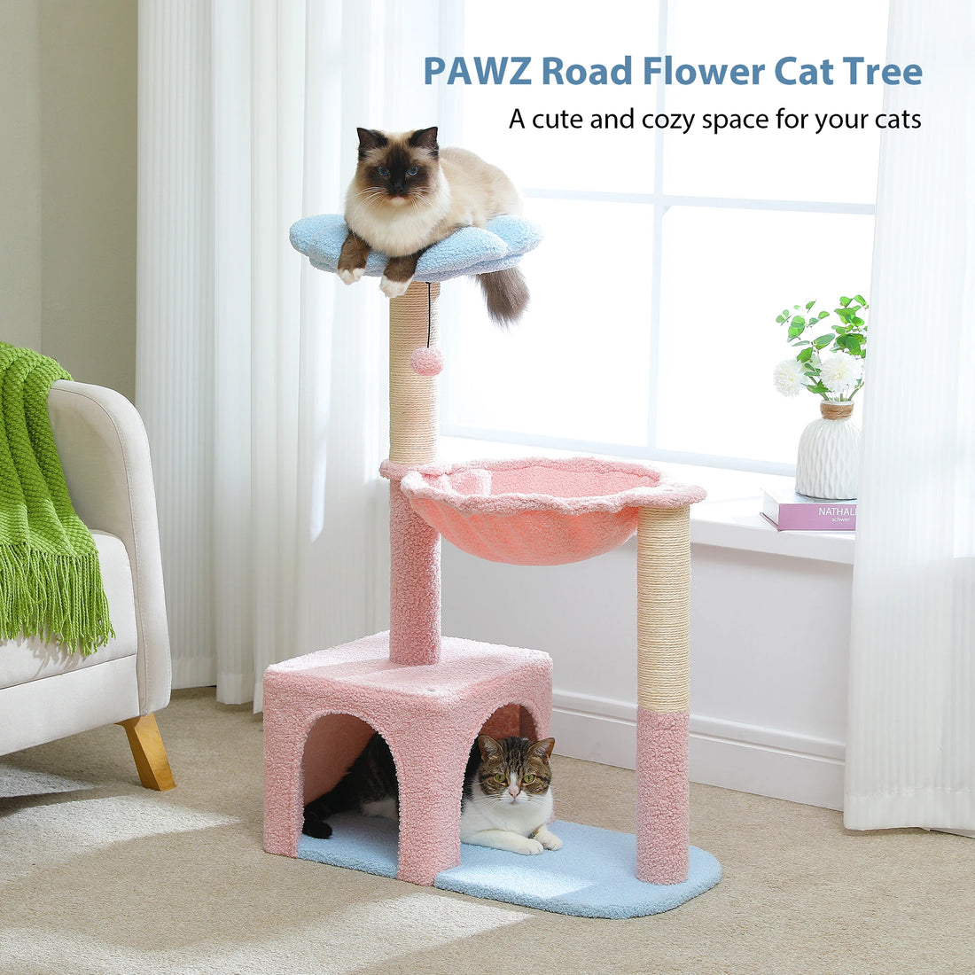 Tour à chat en forme de fleur, plateau bleu, hamac rose et niche, avec un ragdoll en haut et un chat tigré en bas
