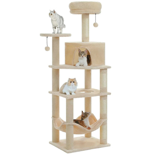 Arbre à chat beige à plusieurs niveaux avec niche, hamac et trois chats installés sur les plateformes