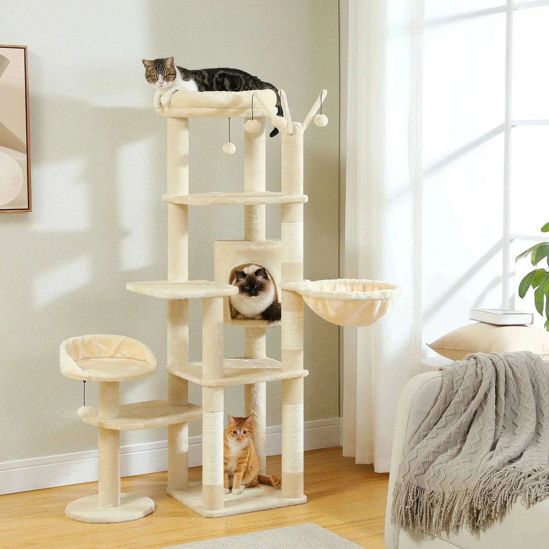 Giant multi-level cat tree