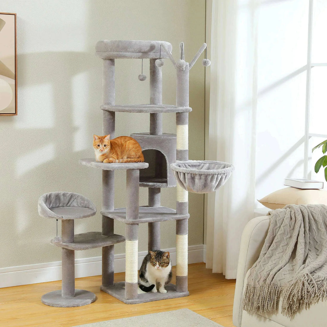 Giant multi-level cat tree