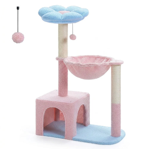 Arbre à chat rose et bleu sur fond blanc, avec plateau en fleur, hamac, niche à deux arches et pompon suspendu