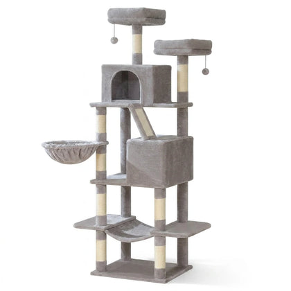 Arbre à chat gris clair multi-niveaux avec niches, panier suspendu, hamac et poteaux en sisal, sur fond blanc