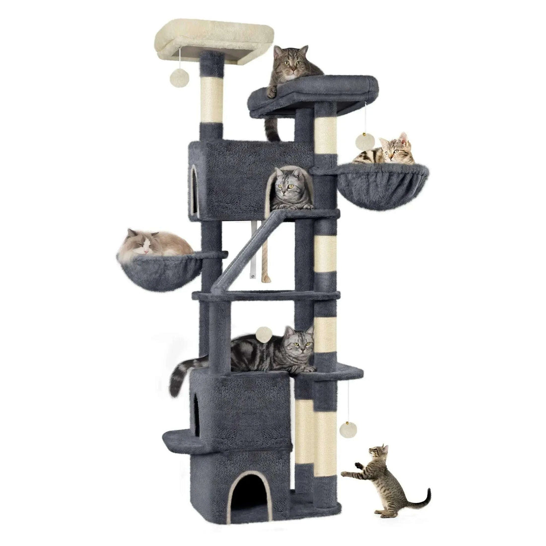 Arbre à chat XXL gris foncé sur fond blanc, avec hamacs, niches, griffoirs en sisal et six chats