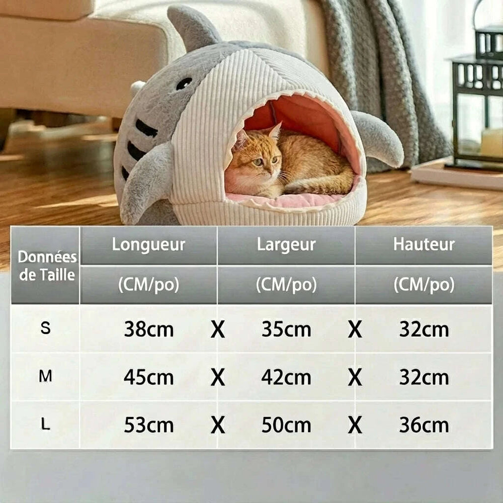 Tableau des tailles du panier requin : S 38×35×32 cm, M 45×42×32 cm, L 53×50×36 cm, avec chat roux couché