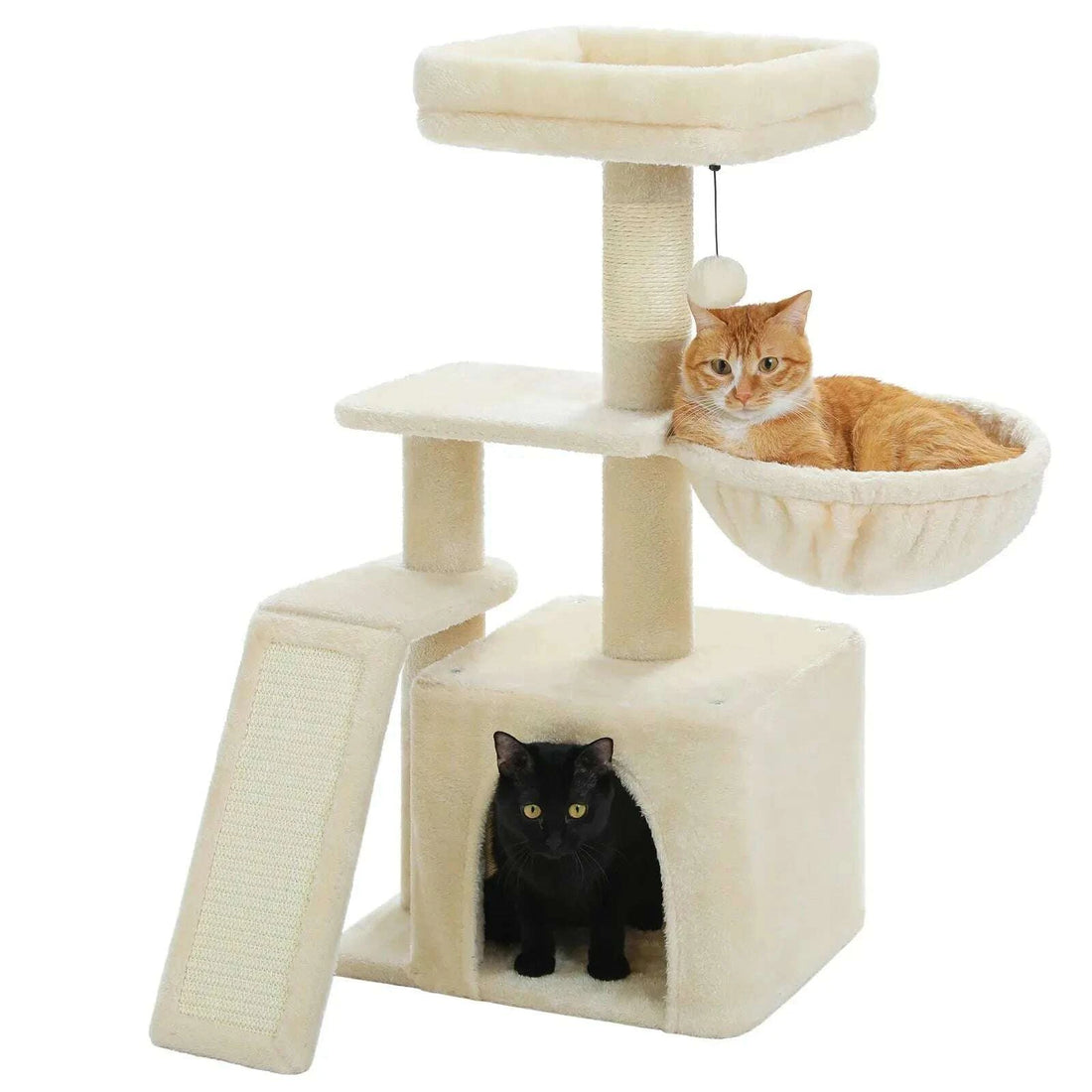 Petit arbre à chat beige avec hamac, niche, rampe en sisal, un chat roux et un chat noir